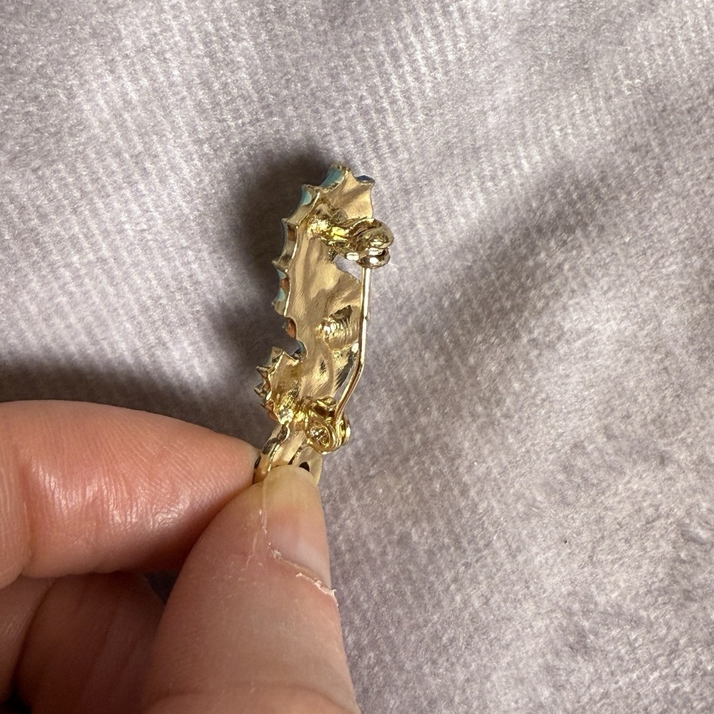 Small Brilliant Seahorse Brooch Pin Blue Rhinestones Gold Tone‎ Metal - Picture 4 of 5